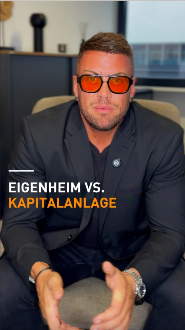 Viele verwechseln’s – dabei ist es ein Riesenunterschied:
Eigenheim ≠ Kapitalanlage.

Wer selbst drin wohnt, will schnell tilgen, wenig Zinsen zahlen und irgendwann schuldenfrei sein.
Aber bei einer Kapitalanlage hebeln wir Geld.
Zinsen? Können höher sein – denn:
Wir schreiben sie steuerlich ab.

Und nach 10 Jahren?
Steuerfrei verkaufen.
Oder einfach weiterlaufen lassen – Miete kassieren, Wertzuwachs mitnehmen.

Das Einzige, was beide gemeinsam haben?
Die Inflation.
Egal ob Eigenheim oder Mietobjekt –
sie frisst den Kredit weg, nicht dein Geld.

Und jetzt kommt’s:
Sinkende Zinsen = steigende Preise.
Wer jetzt clever einkauft, profitiert morgen doppelt.

Willst du wissen, wie das auch mit wenig Eigenkapital geht?
Dann schreib uns „Hebel“ in die Kommentare oder per DM.

#wohnwert #kapitalanlage #eigenheim #fremdkapital #immobilieninvestment #vermögensaufbau #inflationsschutz #steuerfrei #zinsen #passiveseinkommen #geldvermehrung #immobilienwissen