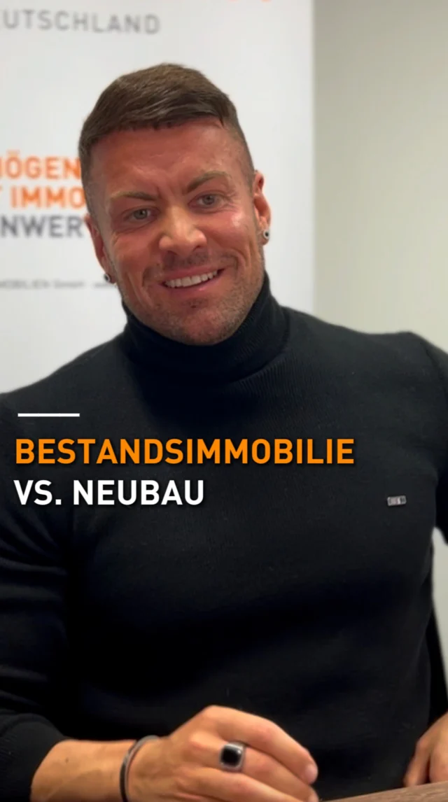 Immobilie ist nicht gleich Immobilie.
Der clevere Investor weiß: Nicht jede Wohnung passt zu jedem Ziel.

Du willst steuerlich optimieren und hast kein Problem, mal ein Bad zu modernisieren?
Dann bringt dir eine gute Bestandsimmobilie oft mehr Wertsteigerung, als du denkst.
Ein paar tausend Euro Renovierung steuerlich geltend gemacht – und zack:
Die Immobilie ist nicht nur besser vermietbar, sondern auch mehr wert als vorher.

Du willst lieber „zero hassle“, nichts mit Handwerk oder Nachmietern zu tun haben?
Dann brauchst du was anderes: Kernsanierung. Oder Neubau.

Denn nicht du passt dich der Immobilie an – sondern die Immobilie deinem Ziel.
Genau deshalb beraten wir dich bei Wohnwert auch nicht mit der Gießkanne.
Wir schauen, welche Immobilie zu deinem Plan passt – nicht andersrum.

Schreib „Strategie“ in die Kommentare und wir zeigen dir deinen passenden Weg.