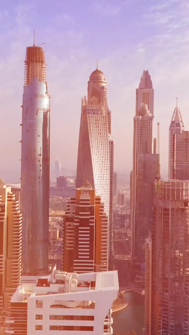 Dubai klingt sexy.
Aber mal kurz die Zahlen:

Kaufpreis 500.000 €.

30–50% sofort fällig = 150.000 – 250.000 € cash auf den Tisch.
Dann über 3 Jahre Bauzeit weitere Raten zahlen.
Finanziert werden können höchstens die letzten 30% – nach Fertigstellung.Wer kann sich das leisten?
Eine Handvoll Menschen in Deutschland.Und in Deutschland?10–20% Eigenkapital.
Den Rest finanziert die Bank.
Mieter zahlt die Rate mit.
Finanzamt erstattet Steuern.Du brauchst kein Vermögen um Vermögen aufzubauen.
Du brauchst das richtige System.Dubai ist für die, die ihr Geld parken wollen.
Deutschland ist für die, die Vermögen aufbauen wollen.

Beides hat seine Berechtigung.
Aber verwechsel nicht Spielwiese mit Fundament.👇 Kommentiere „START" – kostenlose Erstberatung, wir zeigen dir wie du in Deutschland mit wenig Eigenkapital anfängst.