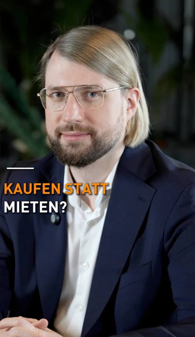 „4% Zinsen? Viel zu hoch. Ich warte."Das sagen Menschen die aus dem Eigenheim-Denken kommen.
Und da haben sie sogar recht.Beim Eigenheim sind 4% brutal.
Du zahlst alles alleine. Keine Steuervorteile. Keine Mieteinnahmen. Nur du.Aber bei der Kapitalanlage?42% der Zinsen holst du als Gutverdiener vom Finanzamt zurück.
Aus 4% werden effektiv 2,3%.Das ist ein komplett anderes Produkt.
Und ein komplett anderer Zins.Das Problem ist: Die meisten haben die Kapitalanlage-Immobilie bei 1% Zins nie auf dem Schirm gehabt. Da hat das Eigenheim ja fast nichts gekostet – warum also nachdenken?Jetzt muss man nachdenken.
Und wer jetzt versteht wie Kapitalanlage wirklich funktioniert, hat einen riesigen Vorteil gegenüber allen die noch im Eigenheim-Modus feststecken.👇 Kommentiere „START" – kostenlose Erstberatung bei Wohnwert.